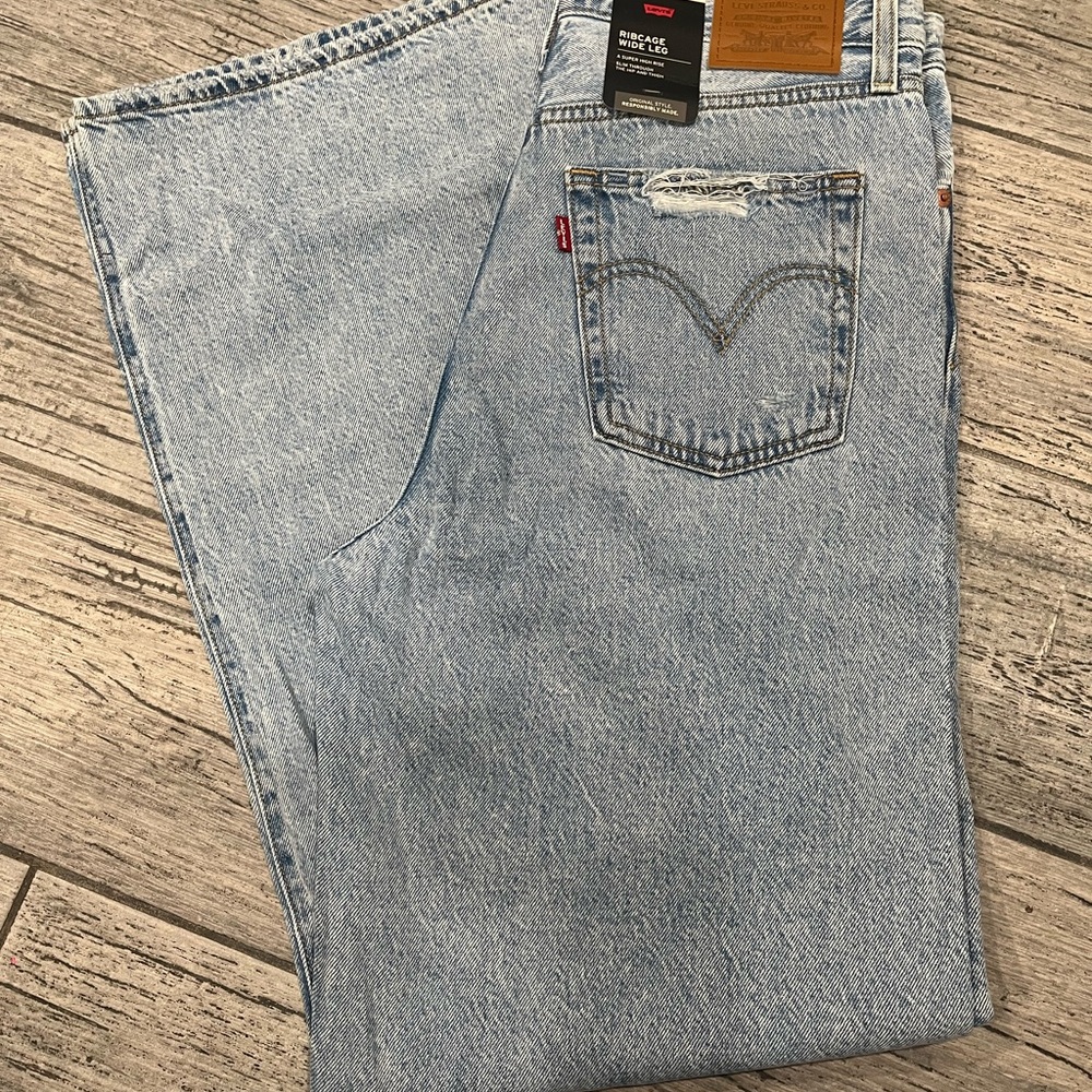 Levi’s ribcage wide leg